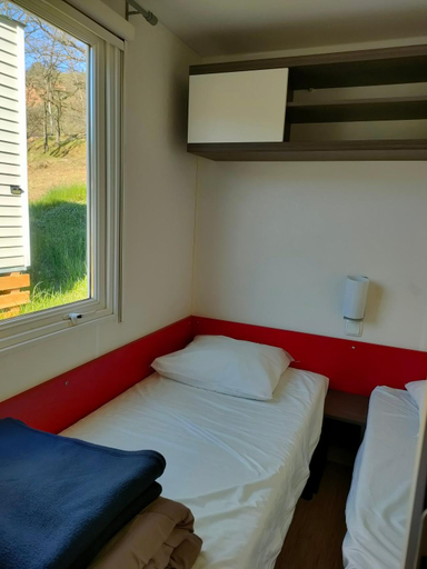 Bedroom 2, Camping du Moulin de Thoard, Alpes-de-Haute-Provence