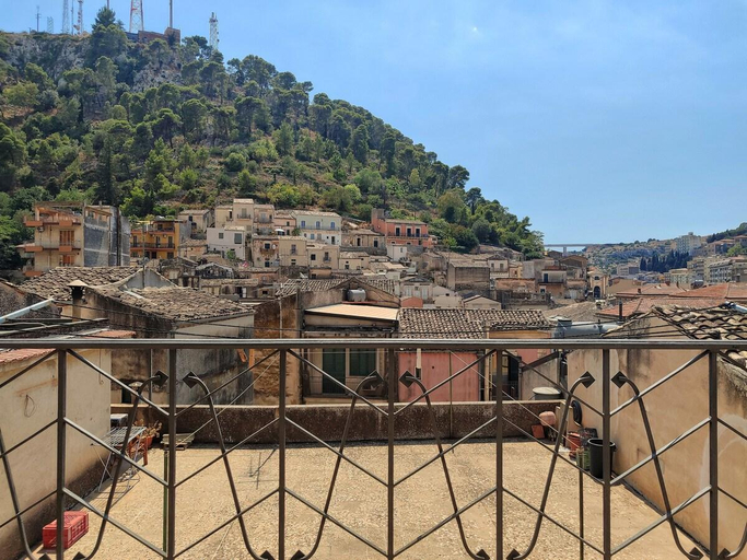 Others 4, La Clementina, Ragusa