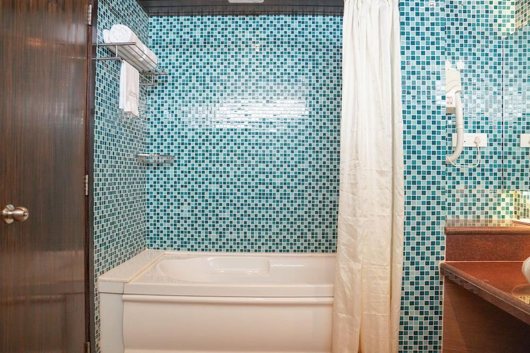 Bathroom 5, GreenLeaf Resort & Spa Ganpatipule, Ratnagiri