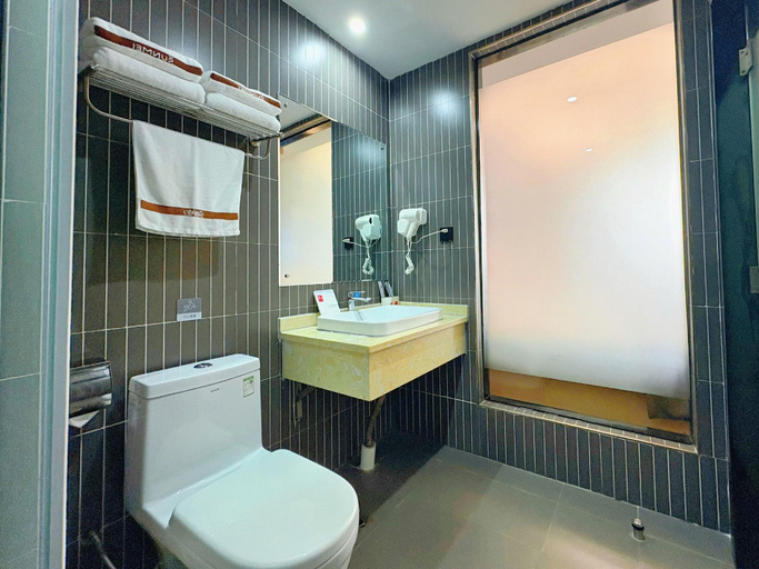 Bathroom 3, Thank Inn Plus Hotel Guizhou Suiyang County Shixiang Avenue, Zunyi