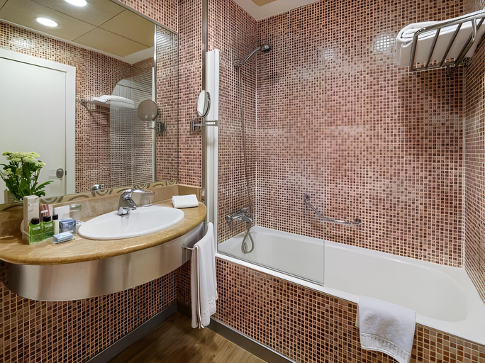 Bathroom 4, H10 Raco del Pi Boutique hotel, Barcelona