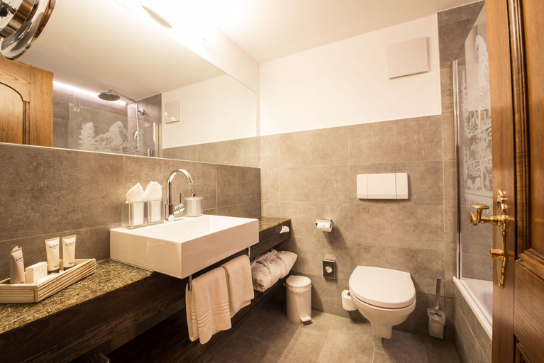 Bathroom 5, Hotel Daniela, Visp