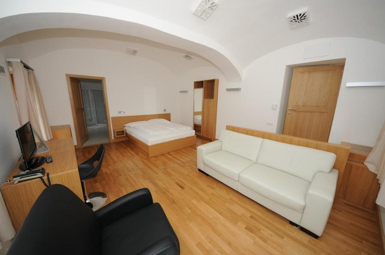 Bedroom 2, Gizella Hotel and Restaurant, Veszprém
