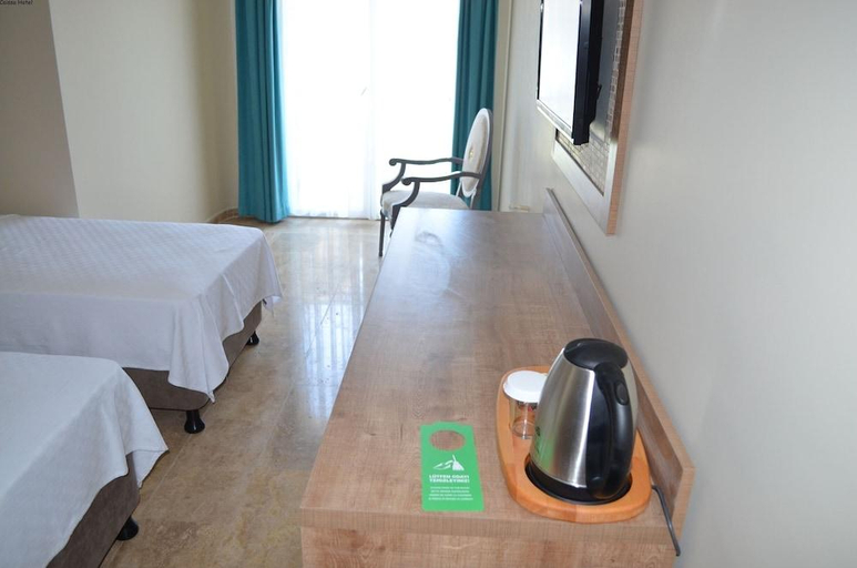 Bedroom 2, Caissa Hotel, Ayvalık