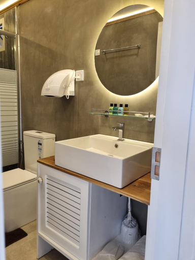 Bathroom 5, Sisila rest, Udapalatha