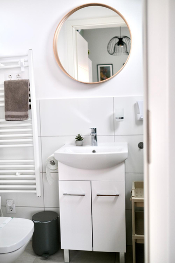 Bathroom 3, Kastelykert Vendeghaz Tata, Tata