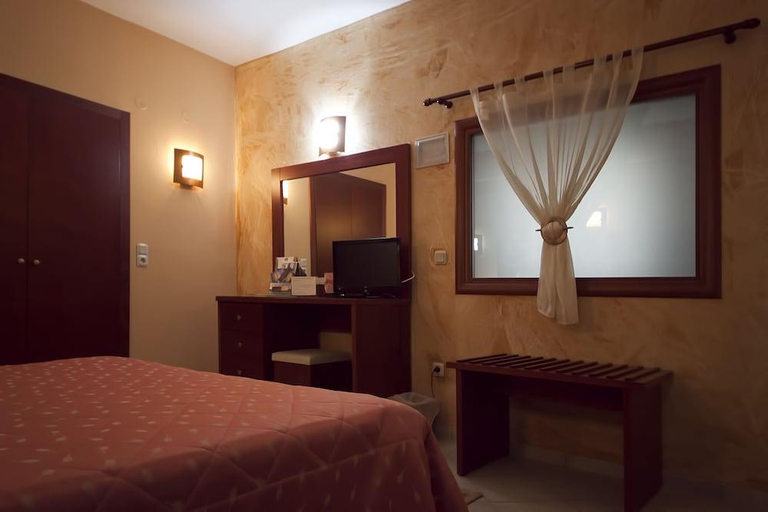Bedroom 3, City Life Port Hotel , Crete