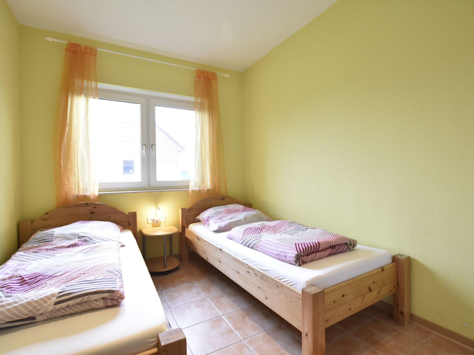 Bedroom 2, Komfortables Wohnung in Zierow mit Sauna, Nordwestmecklenburg