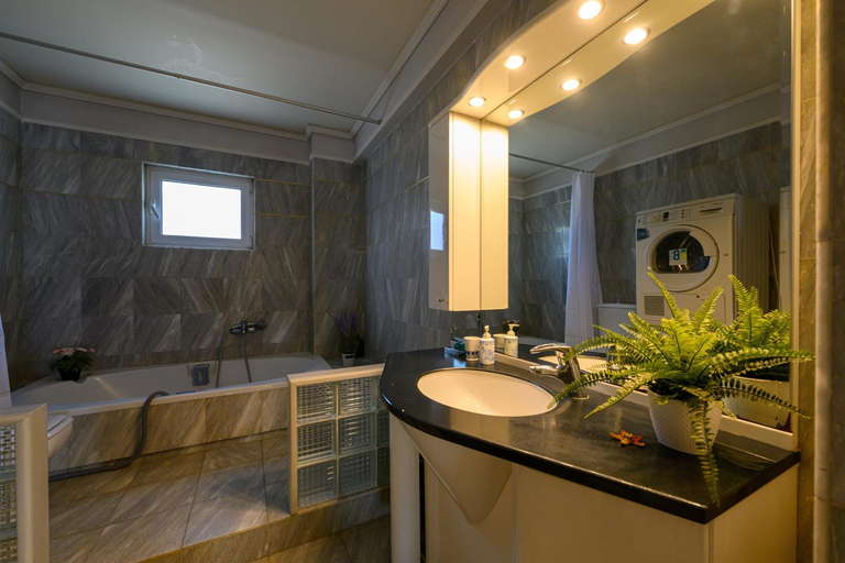Bathroom 4, Kalamata Panorama Villa, Peloponnese