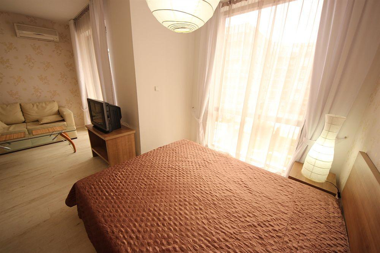 Bedroom 2, Rainbow Aparthotel, Nesebar