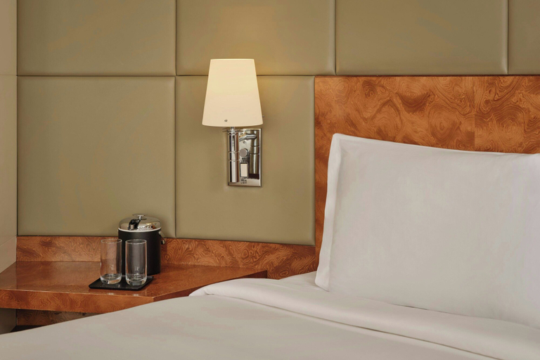 Bedroom 2, The Park Tower Knightsbridge, A Luxury Collection Hotel, London
