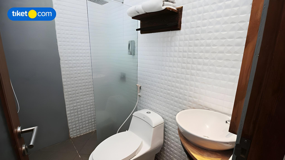 Bathroom, Wood Pecker Hotel, Sleman