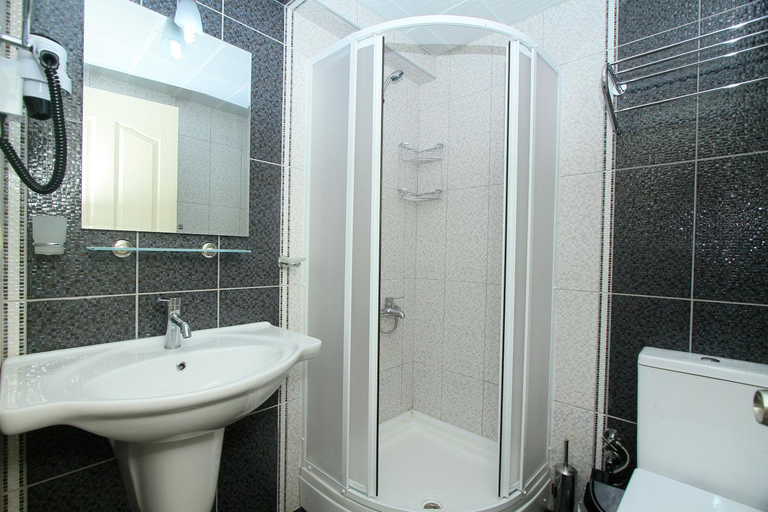 Bathroom 3, Deger Apart, Ula
