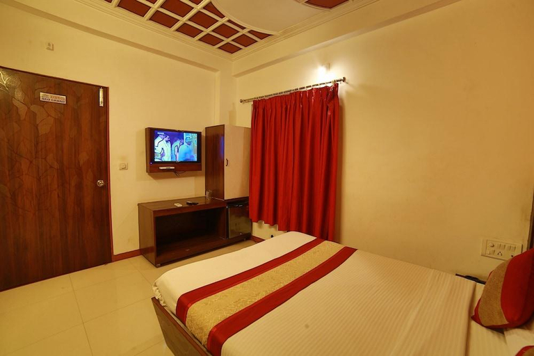 Bedroom 1, Hotel Abu Grand, Sirohi