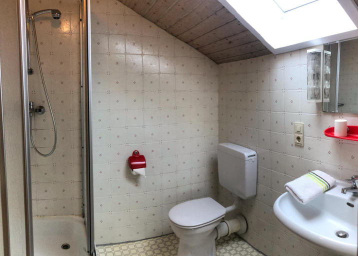 Bathroom, Ferienwohnungen "Zum Bauern", Rosenheim