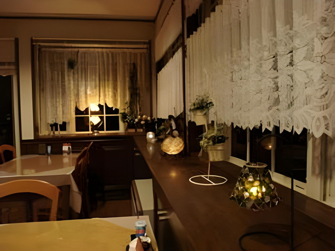 Others 5, Pension Bloom, Gujō
