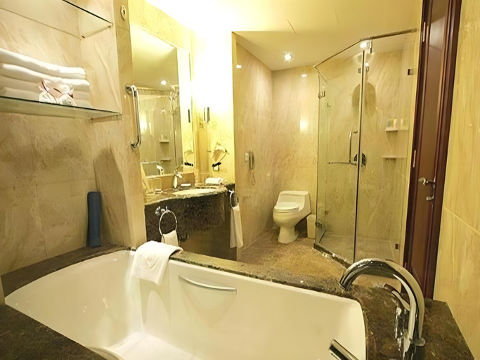 Bathroom 2, Beijing Jinlongtan Hotel, Beijing