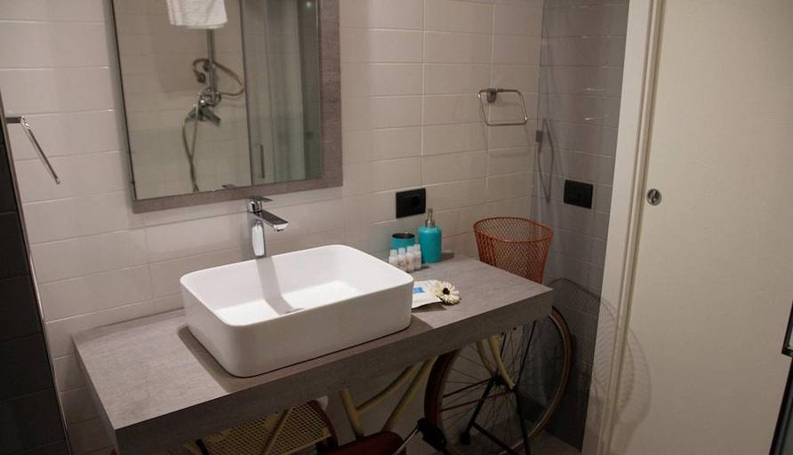 Bathroom 3, Amaltea, Salerno