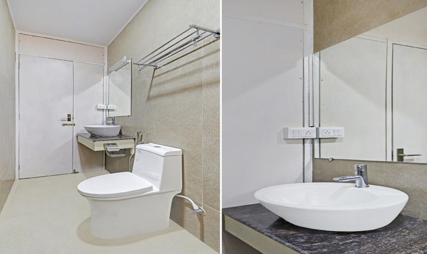 Bathroom 4, Treebo Aall Season, Dindigul