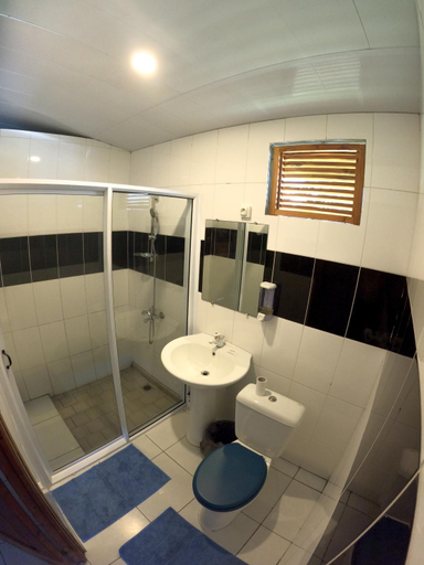 Bathroom 3, Hava'e Lodge TEAHUPOO