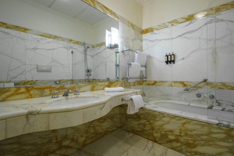 Bathroom 4, Eurostars Excelsior Hotel, Napoli