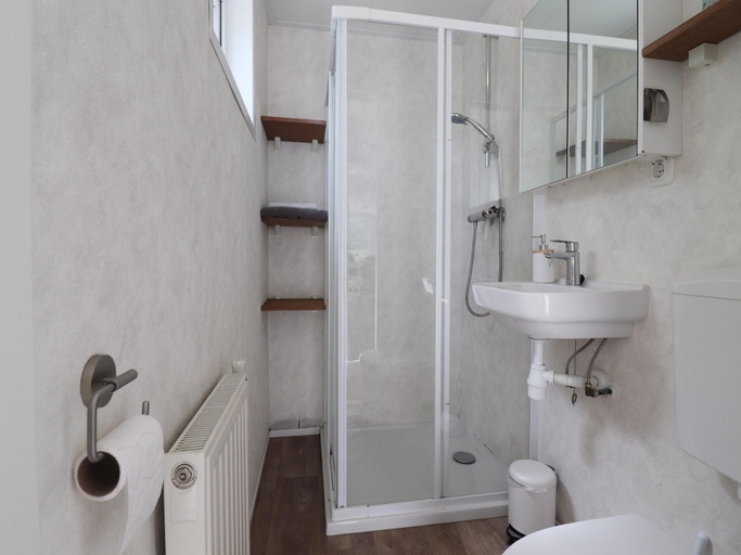 Bathroom 3, Cottage in Grou with Water Sports Access, Boarnsterhim