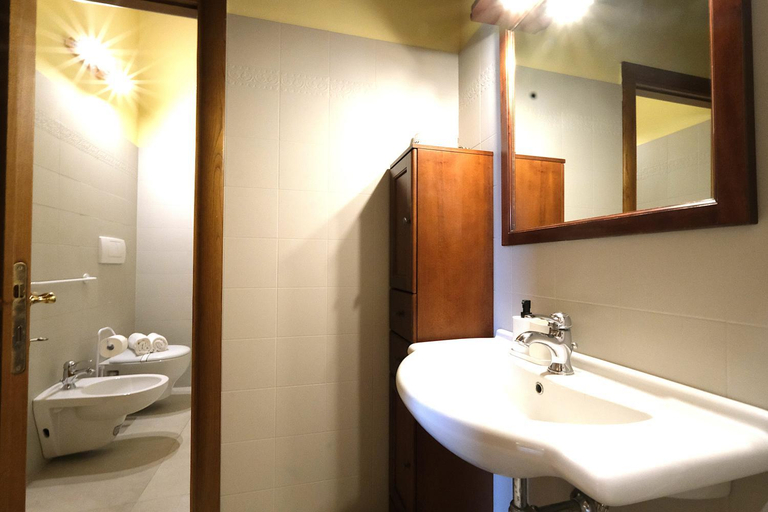 Bathroom 4, Wine Apartments Florence Barbaresco, Florence