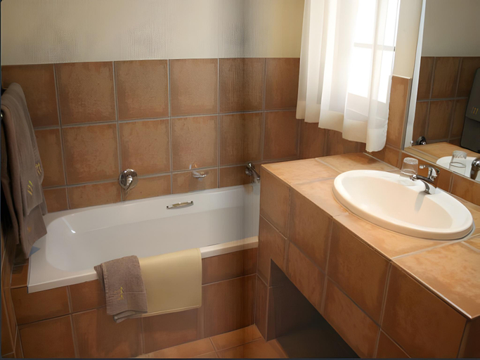 Bathroom 2, Fairways Holiday Accommodation, Sisonke