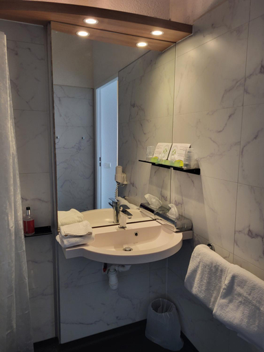 Bathroom 4, Suite Home, Loiret
