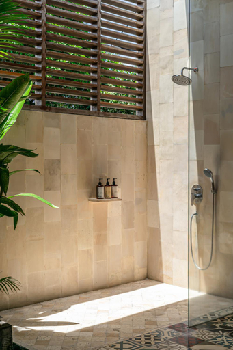 Bathroom 4, Unique & Lush 3BR Pool Villa nearby Canggu Beach, Badung