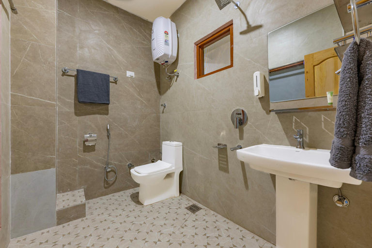 Bathroom 3, Palm Residency, Kasol, Kullu