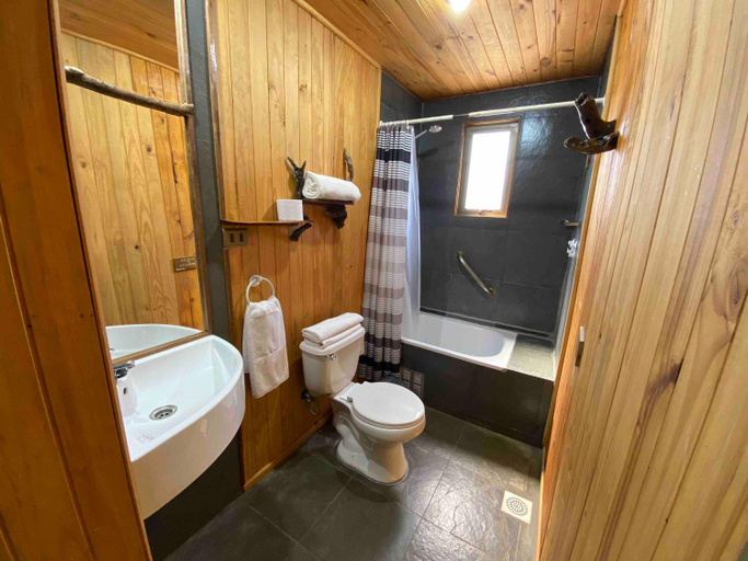 Bathroom 3, Lodge Colbun, Linares