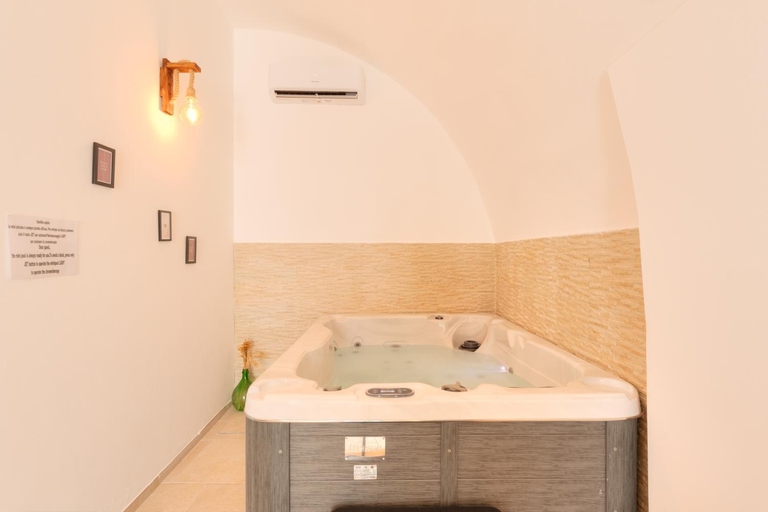 Others 2, Aca Suite Luxury, Bari