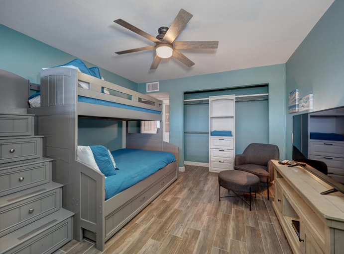 Bedroom 2, Island House BeachFront Condo Hotel, Kleberg