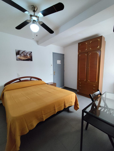 Others 5, Hostal Castilla, Zaragoza
