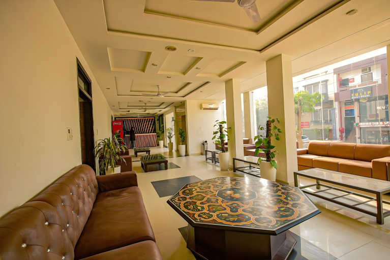 Lobby, hotel Cleo, Lucknow
