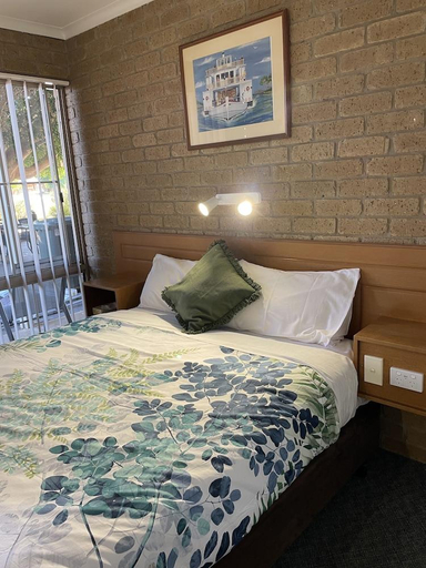 Bedroom 4, Darling Junction Motor Inn, Wentworth