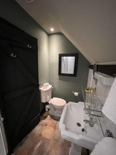 Bathroom 3, The Plume of Feathers, Hampshire
