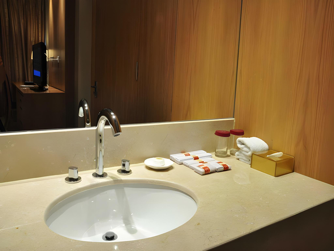 Bathroom 2, Guoxin Haitian Theatre Hotel, Qingdao