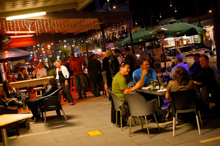 Food & Drinks, Lake Point Motel, Hamilton