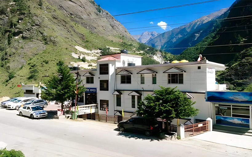 Exterior & Views