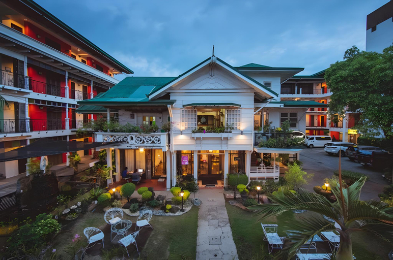 Exterior & Views