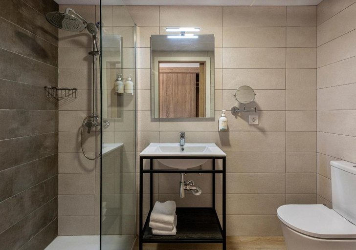 Bathroom 5, Medplaya Sant Eloi, Girona