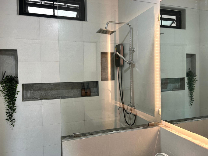 Bathroom 2, Ellie House Phuket Old Town, Phuket Island