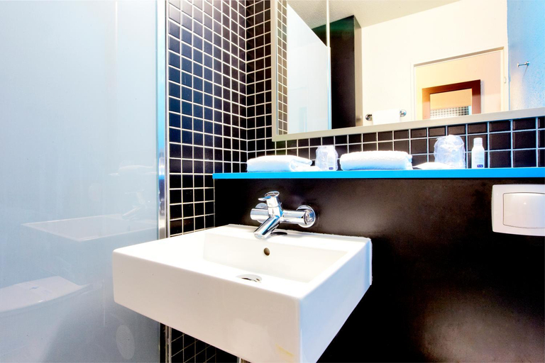 Bathroom 4, Kyriad Viry Chatillon, Essonne