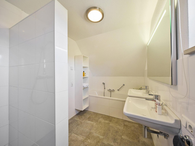 Bathroom 4, Farmhouse in Limburg near Maasplassen, Roggel en Neer