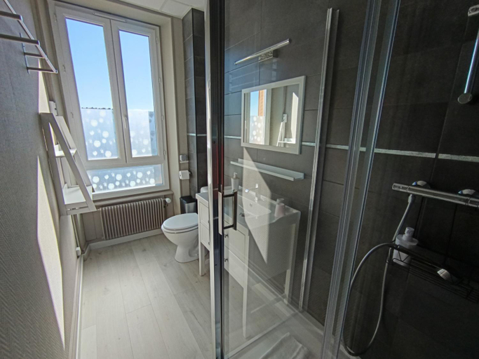 Bathroom 2, Entre Lacs et Volcans, Puy-de-Dôme