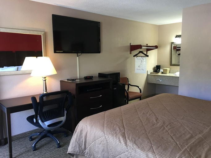 Bedroom 4, Pine Tree Inn, Decatur