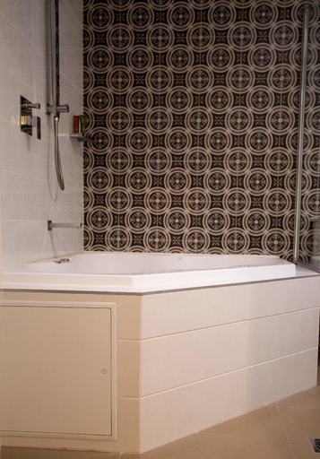 Bathroom 3, Town Square Motel, Orange