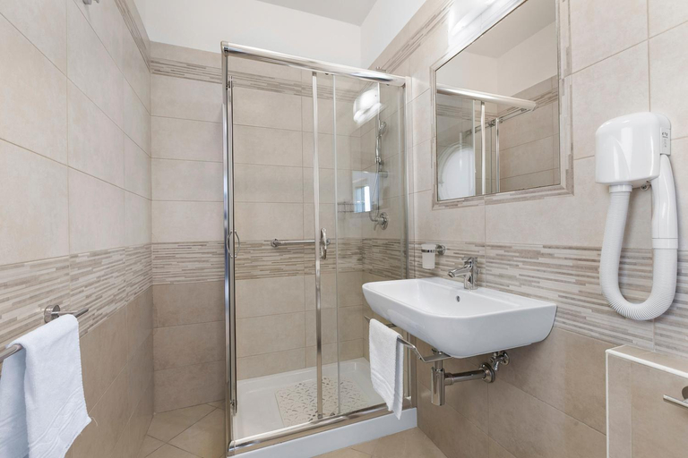 Bathroom 4, Serra Alimini 2, Lecce